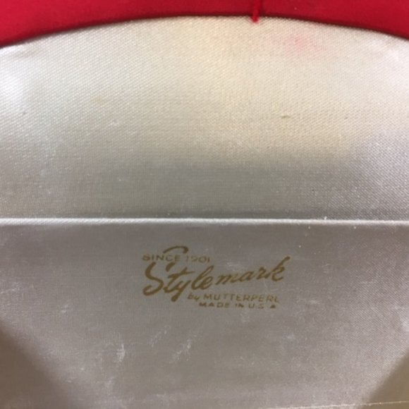 Vtg Stylemark Red Fabric Evening Gold Tone Fancy Clasp Clutch Purse 8.5"X6" - Picture 10 of 14